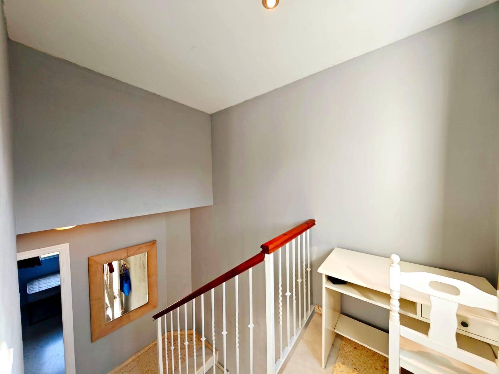 3 soveværelse Rækkehus til salg i La Linea de la Concepcion med swimmingpool - € 275.000 (Ref: 9099112)