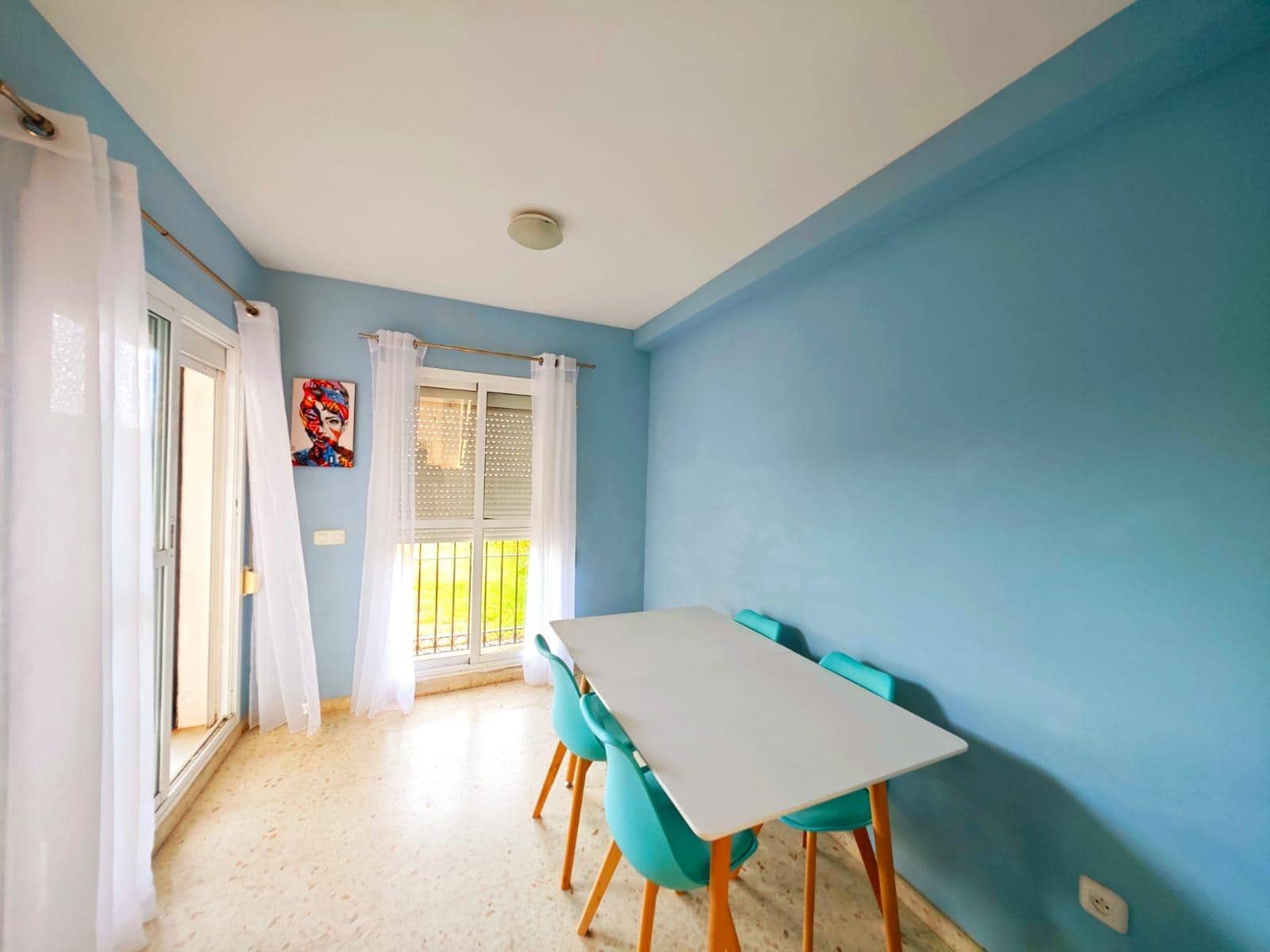 3 soveværelse Rækkehus til salg i La Linea de la Concepcion med swimmingpool - € 275.000 (Ref: 9099112)