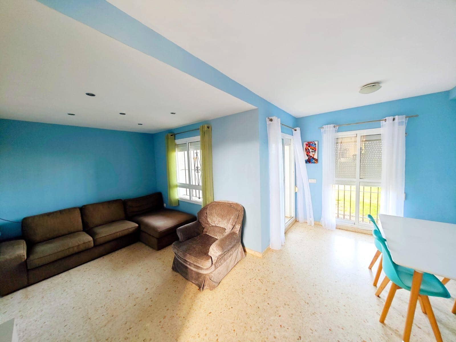 3 soveværelse Rækkehus til salg i La Linea de la Concepcion med swimmingpool - € 275.000 (Ref: 9099112)