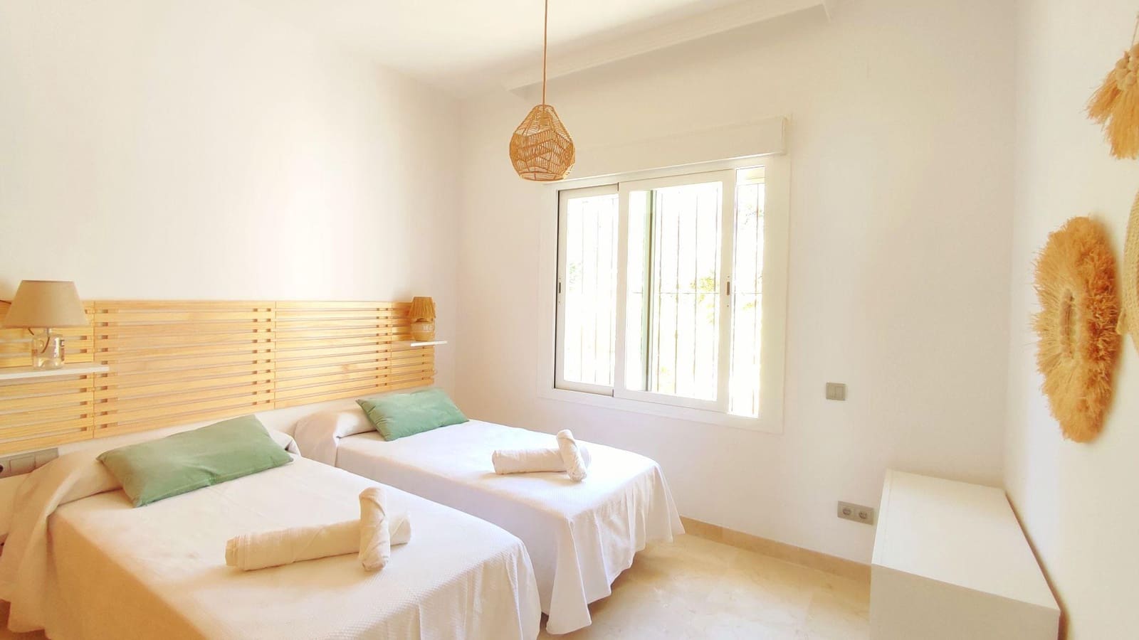 2 bedroom Apartment for rent in La Alcaidesa with pool garage - € 1,400 (Ref: 9129747)