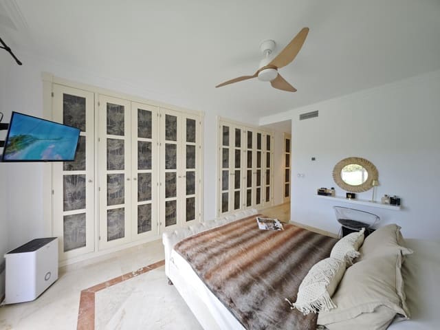 3 makuuhuone Asunto myytävänä paikassa Sotogrande Costa, San Roque mukana uima-altaan 
autotalli - 475 000 € (Ref: 9141620)