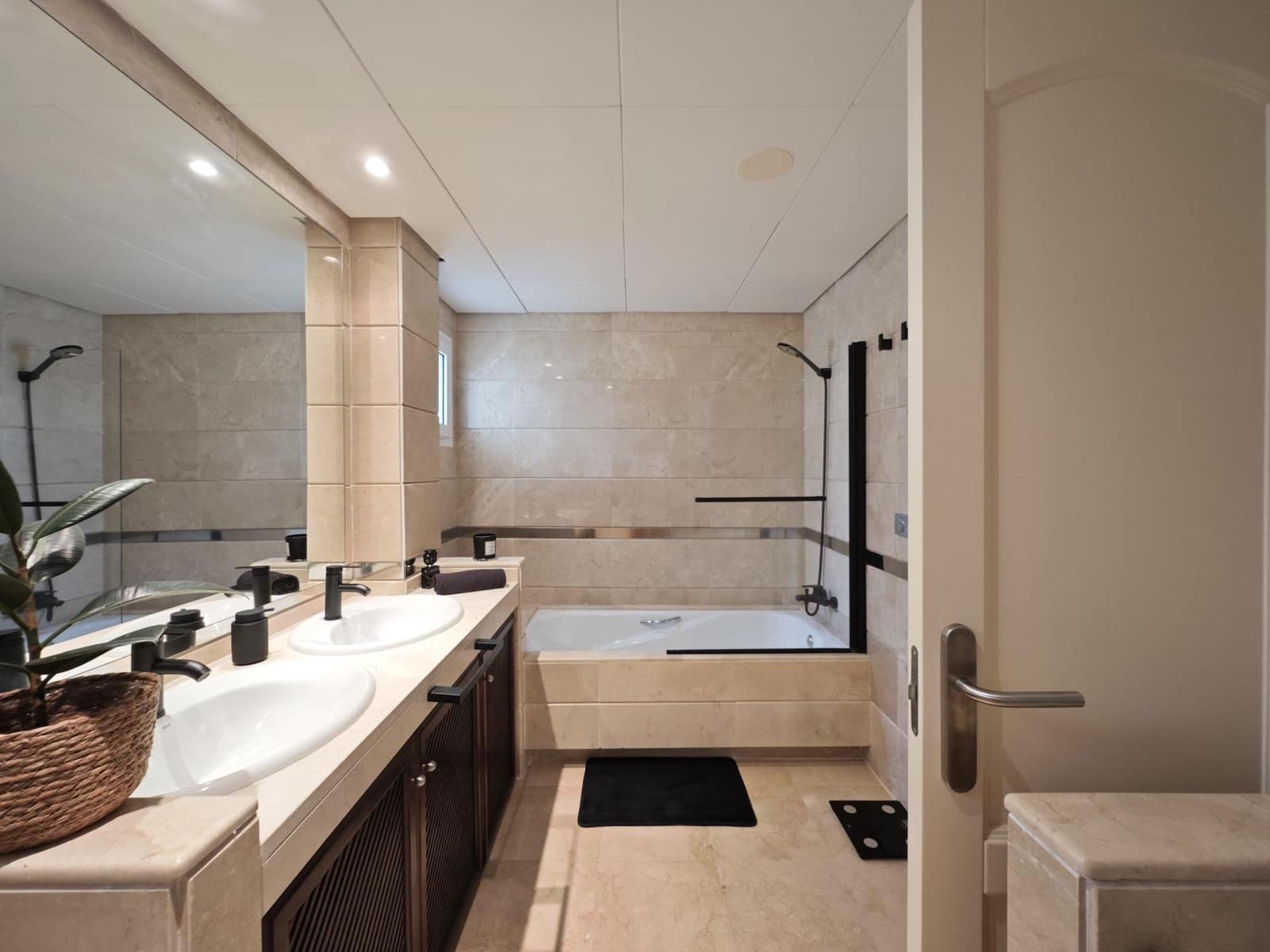 3 makuuhuone Asunto myytävänä paikassa Sotogrande mukana uima-altaan 
autotalli - 475 000 € (Ref: 9141620)