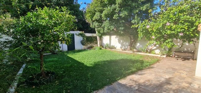 4 soveværelse Semi-Rækkehus til salg i Algeciras med garage - € 370.000 (Ref: 9143889)