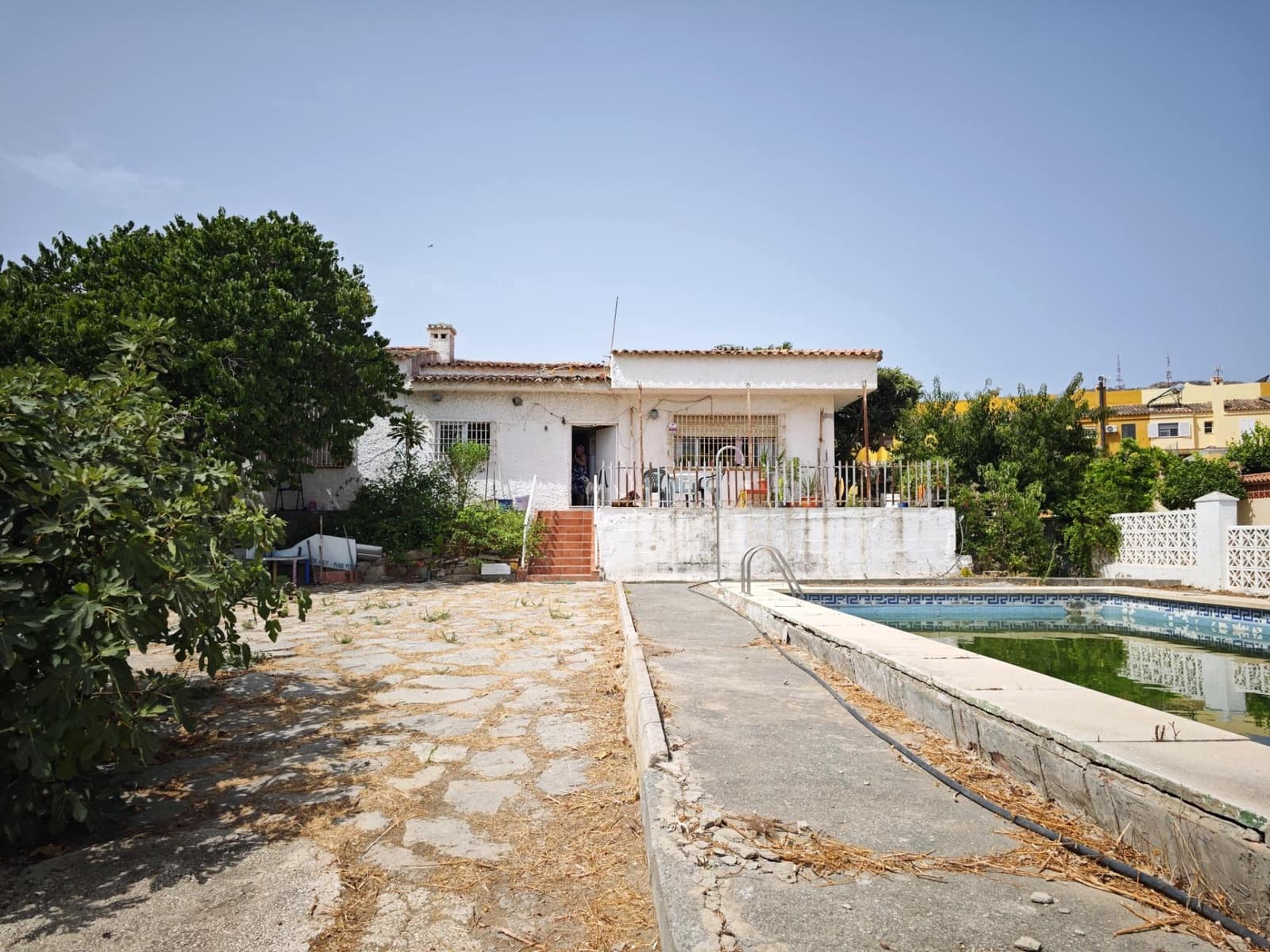 3 slaapkamer Villa te koop in La Linea de la Concepcion met zwembad - € 376.700 (Ref: 9171486)