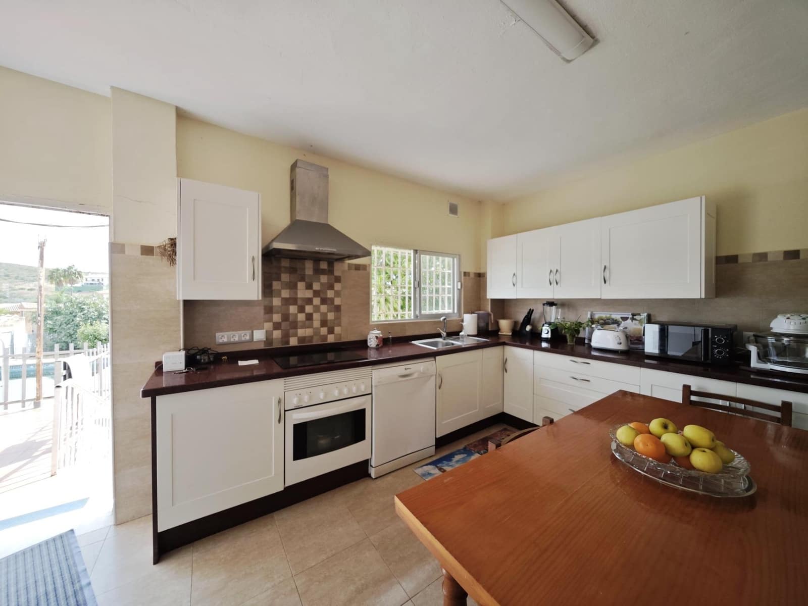 3 slaapkamer Villa te koop in La Linea de la Concepcion met zwembad - € 376.700 (Ref: 9171486)