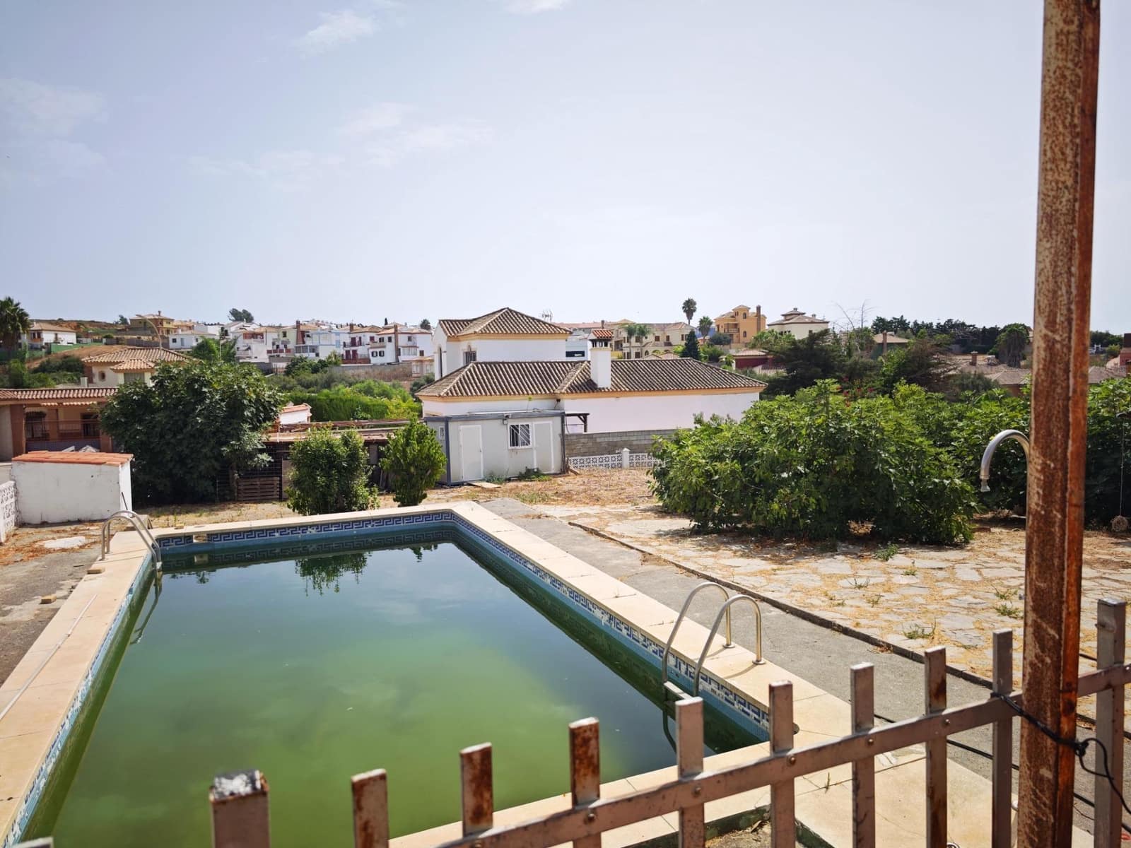 3 slaapkamer Villa te koop in La Linea de la Concepcion met zwembad - € 376.700 (Ref: 9171486)