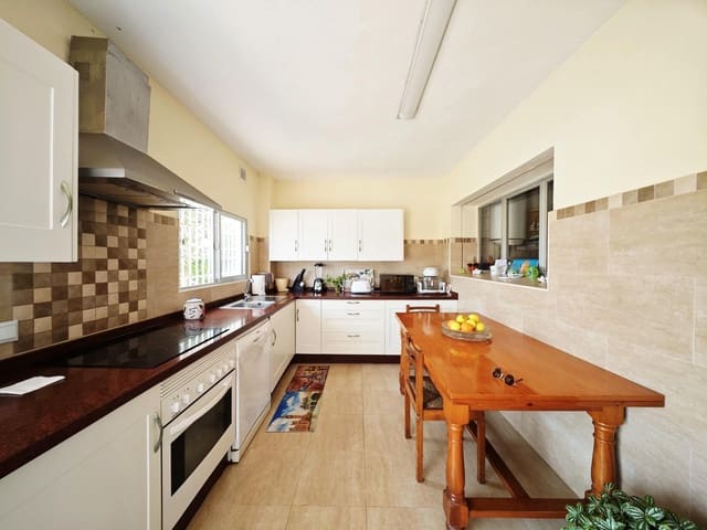 3 slaapkamer Villa te koop in El Zabal - Santa Margarita, La Línea de la Concepción met zwembad - € 376.700 (Ref: 9171486)