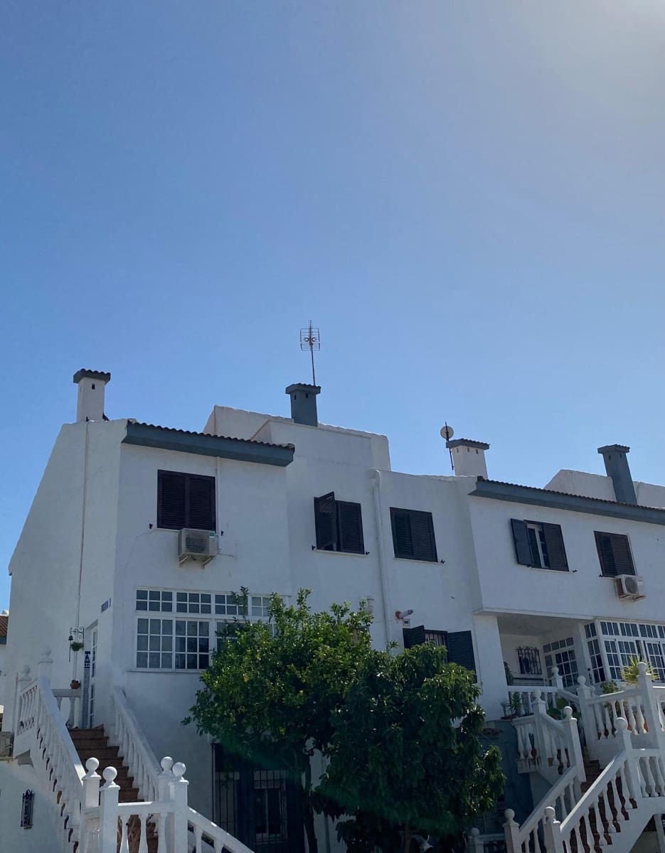 4 bedroom Apartment for sale in Algeciras - € 190,000 (Ref: 9177302)