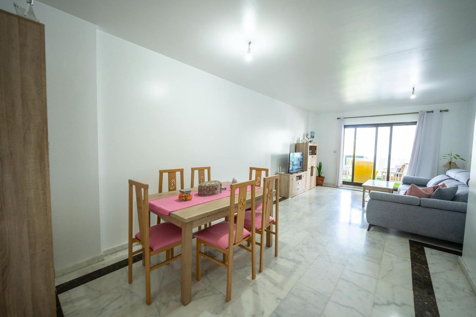 2 soverom Leilighet til salgs i La Alcaidesa med svømmebasseng garasje - € 349 000 (Ref: 9185425)