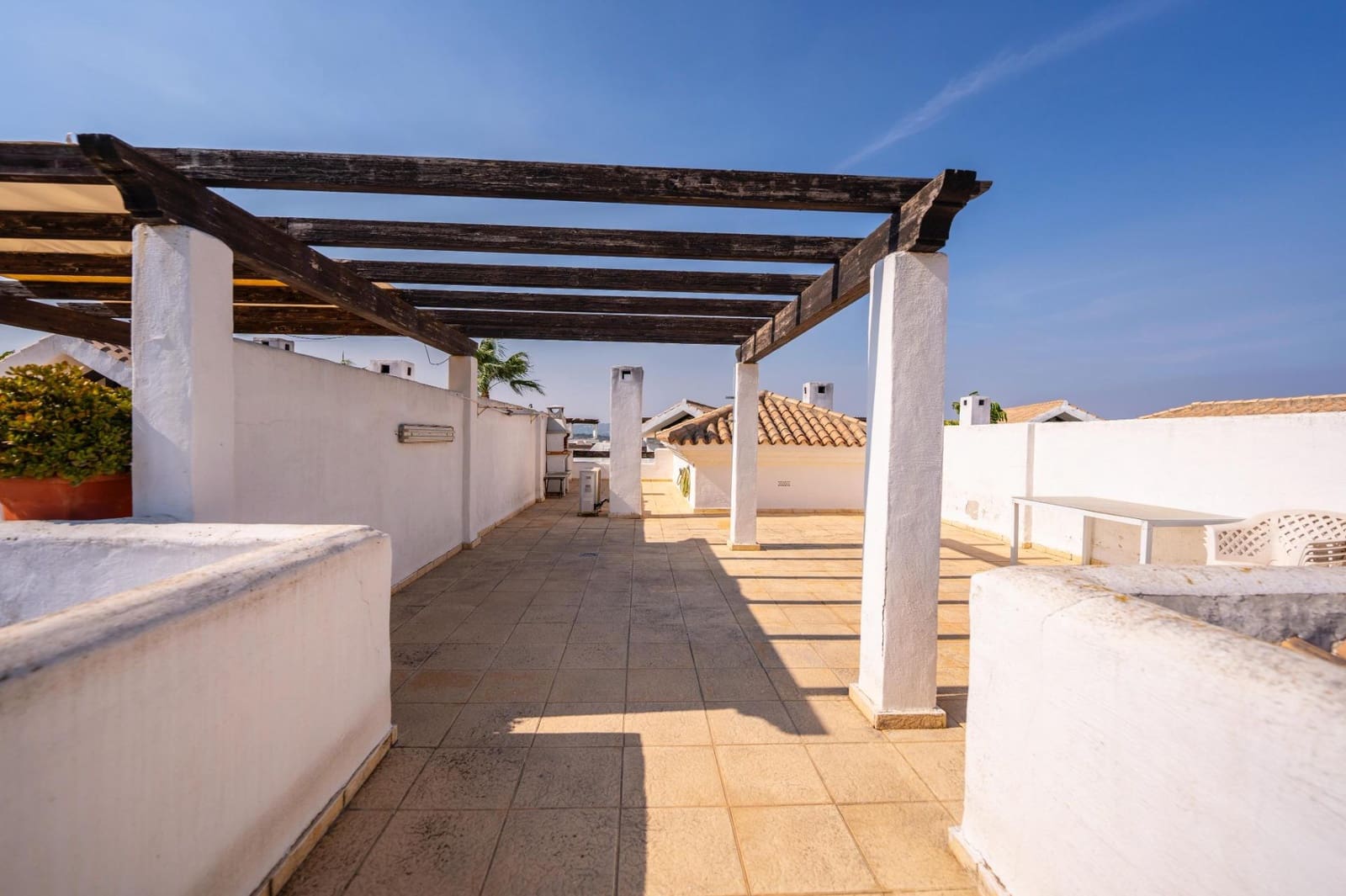 2 soverom Leilighet til salgs i La Alcaidesa med svømmebasseng garasje - € 349 000 (Ref: 9185425)
