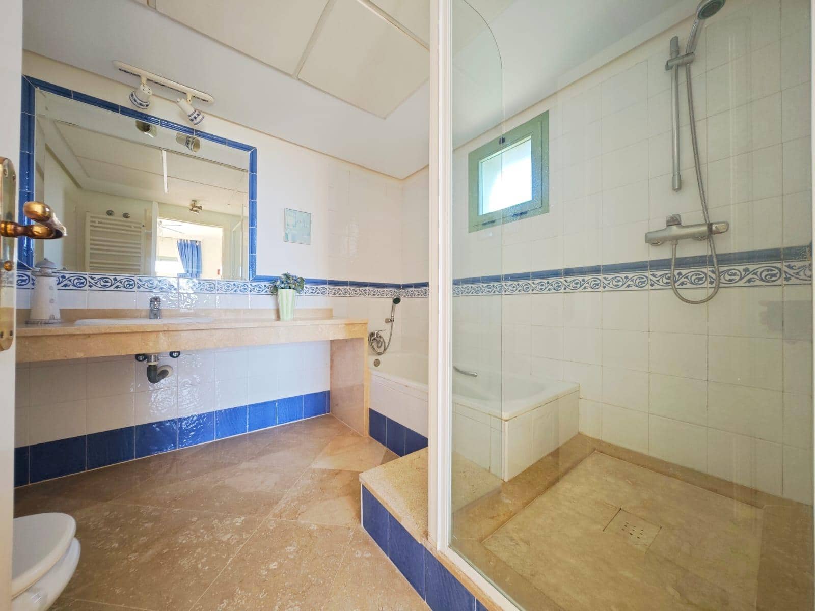 2 soveværelse Lejlighed til salg i La Alcaidesa med swimmingpool garage - € 475.000 (Ref: 9186896)