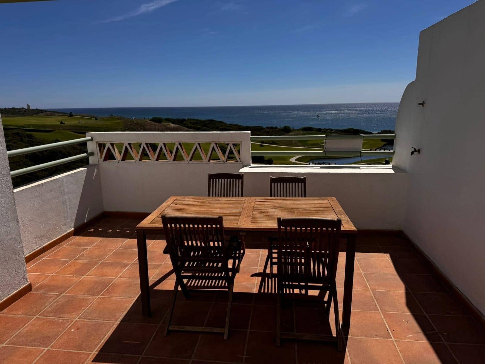 2 soveværelse Lejlighed til salg i La Alcaidesa med swimmingpool garage - € 475.000 (Ref: 9186896)