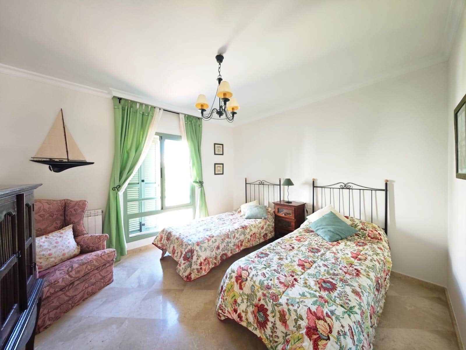 2 soveværelse Lejlighed til salg i La Alcaidesa med swimmingpool garage - € 475.000 (Ref: 9186896)