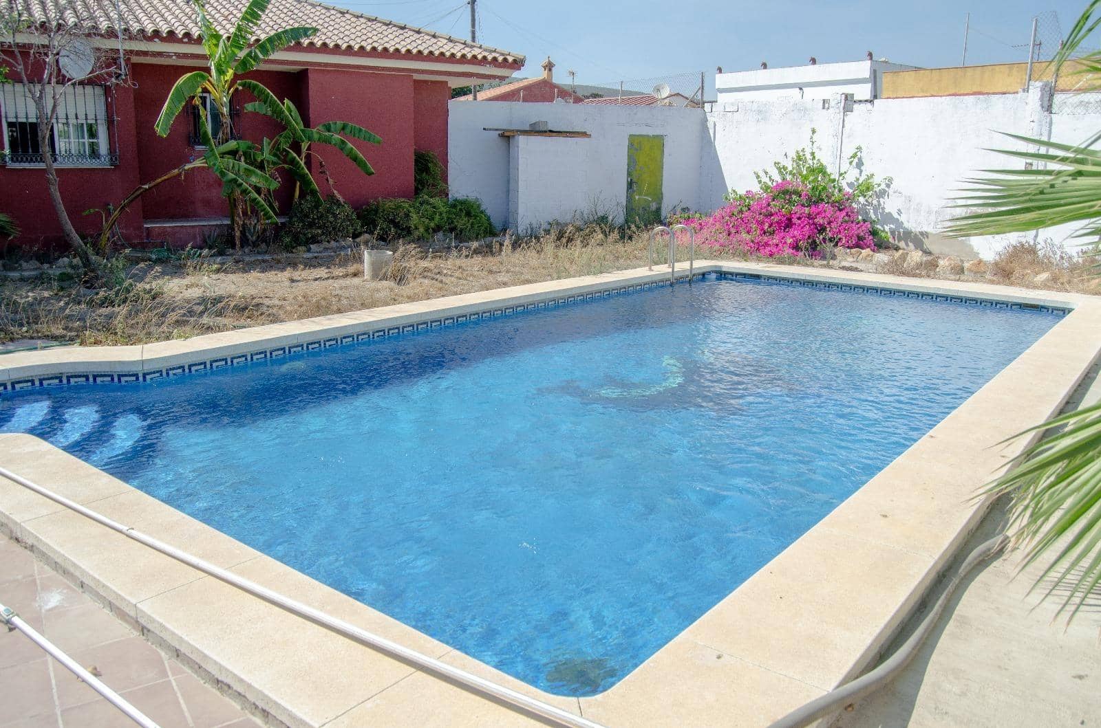 4 bedroom Villa for sale in La Linea de la Concepcion with pool - € 290,000 (Ref: 9186897)