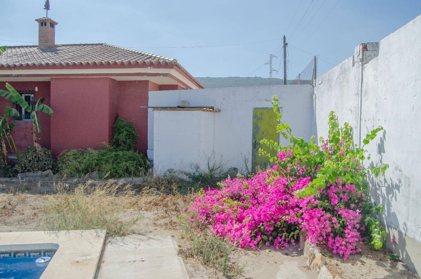 4 bedroom Villa for sale in La Linea de la Concepcion with pool - € 290,000 (Ref: 9186897)