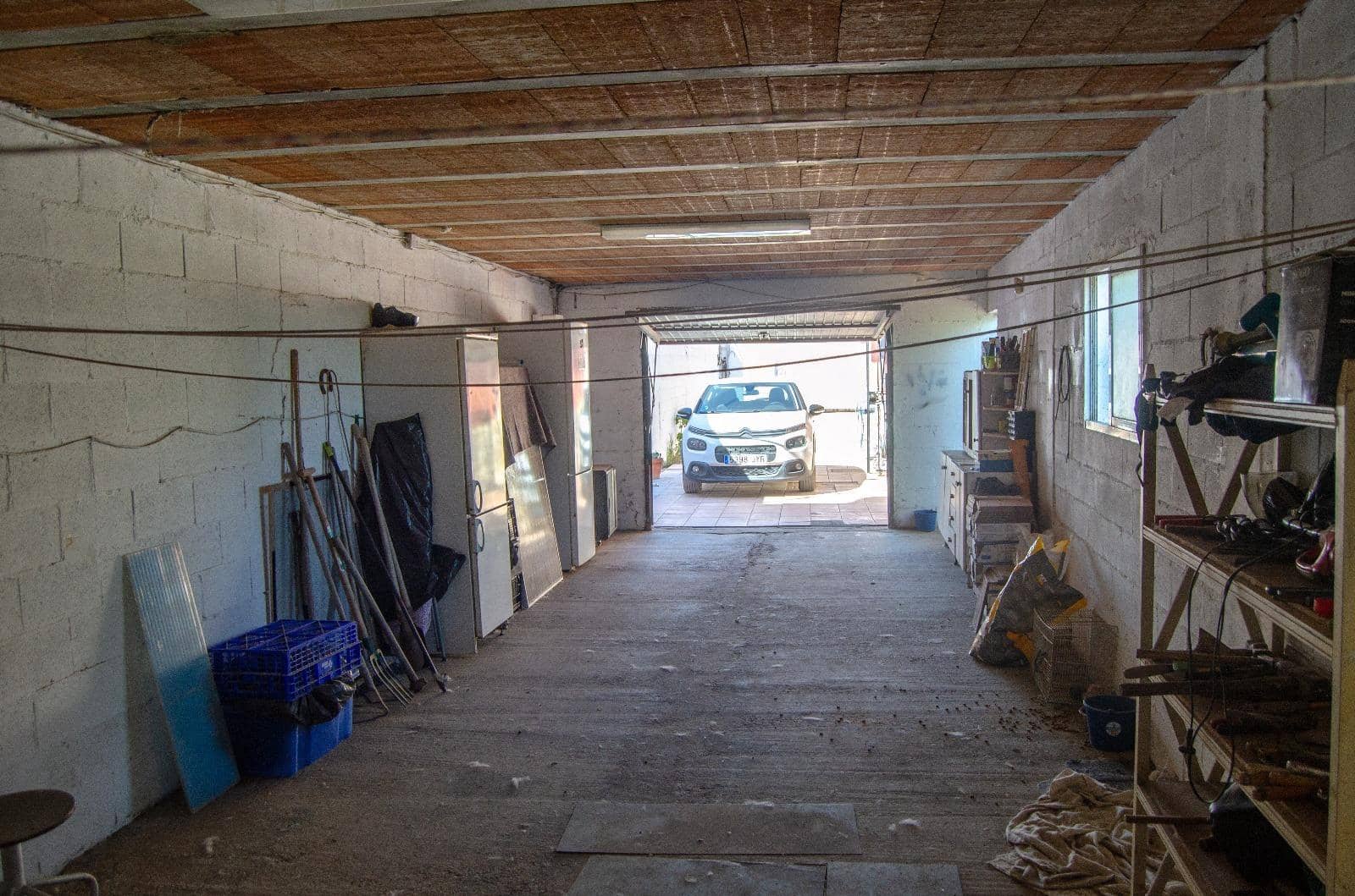 4 bedroom Villa for sale in La Linea de la Concepcion with pool - € 290,000 (Ref: 9186897)