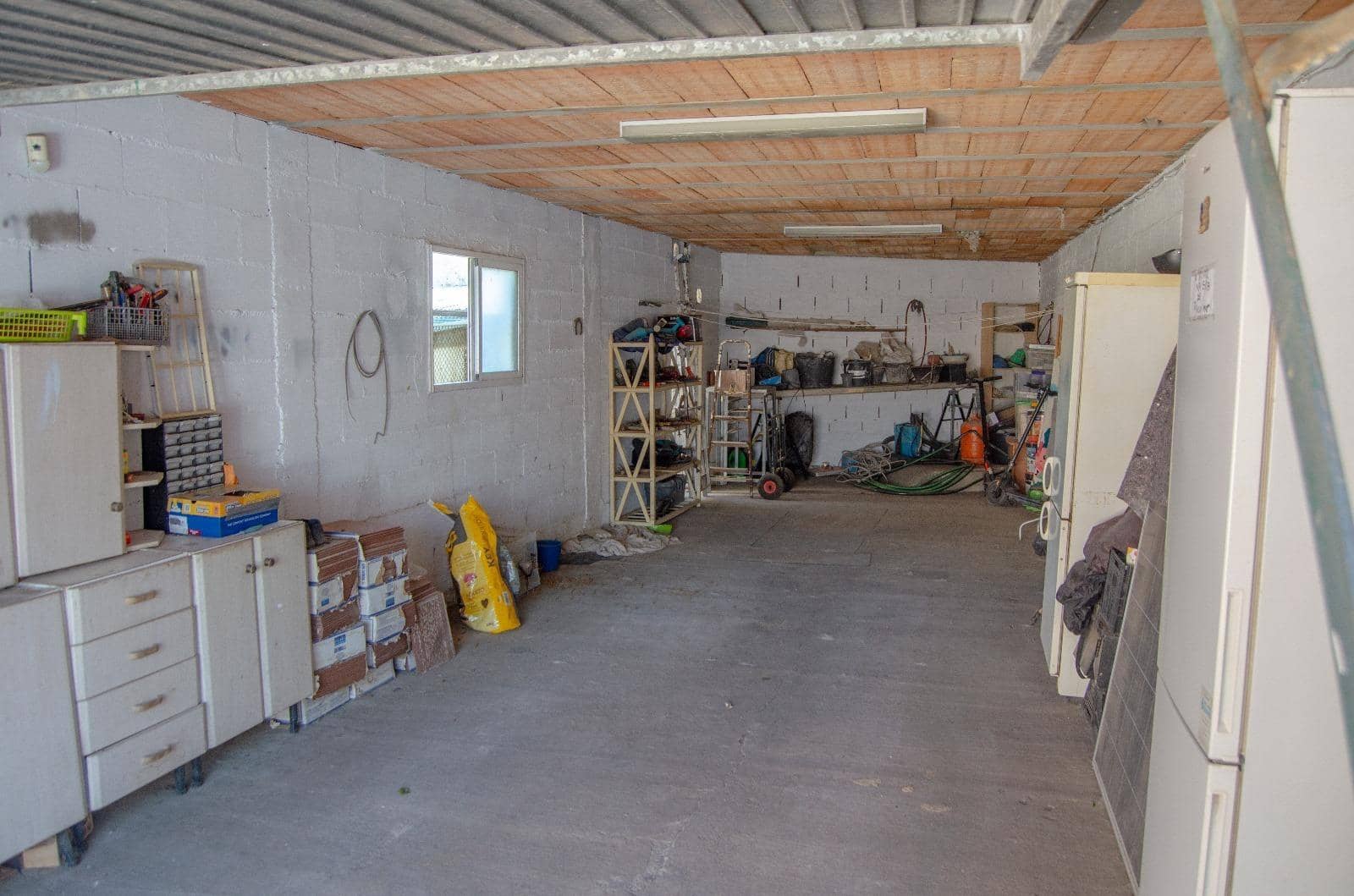 4 bedroom Villa for sale in La Linea de la Concepcion with pool - € 290,000 (Ref: 9186897)