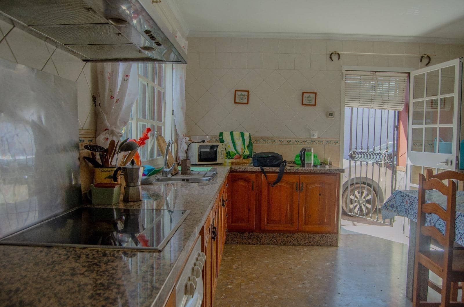 4 bedroom Villa for sale in La Linea de la Concepcion with pool - € 290,000 (Ref: 9186897)