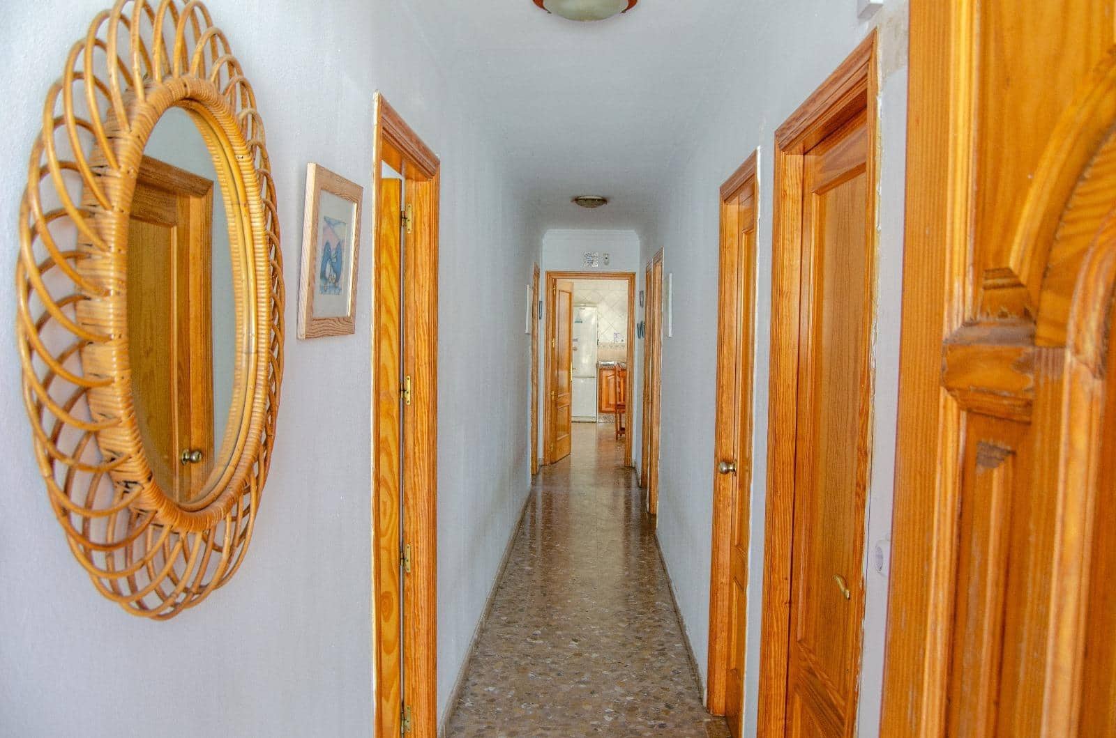 4 bedroom Villa for sale in La Linea de la Concepcion with pool - € 290,000 (Ref: 9186897)