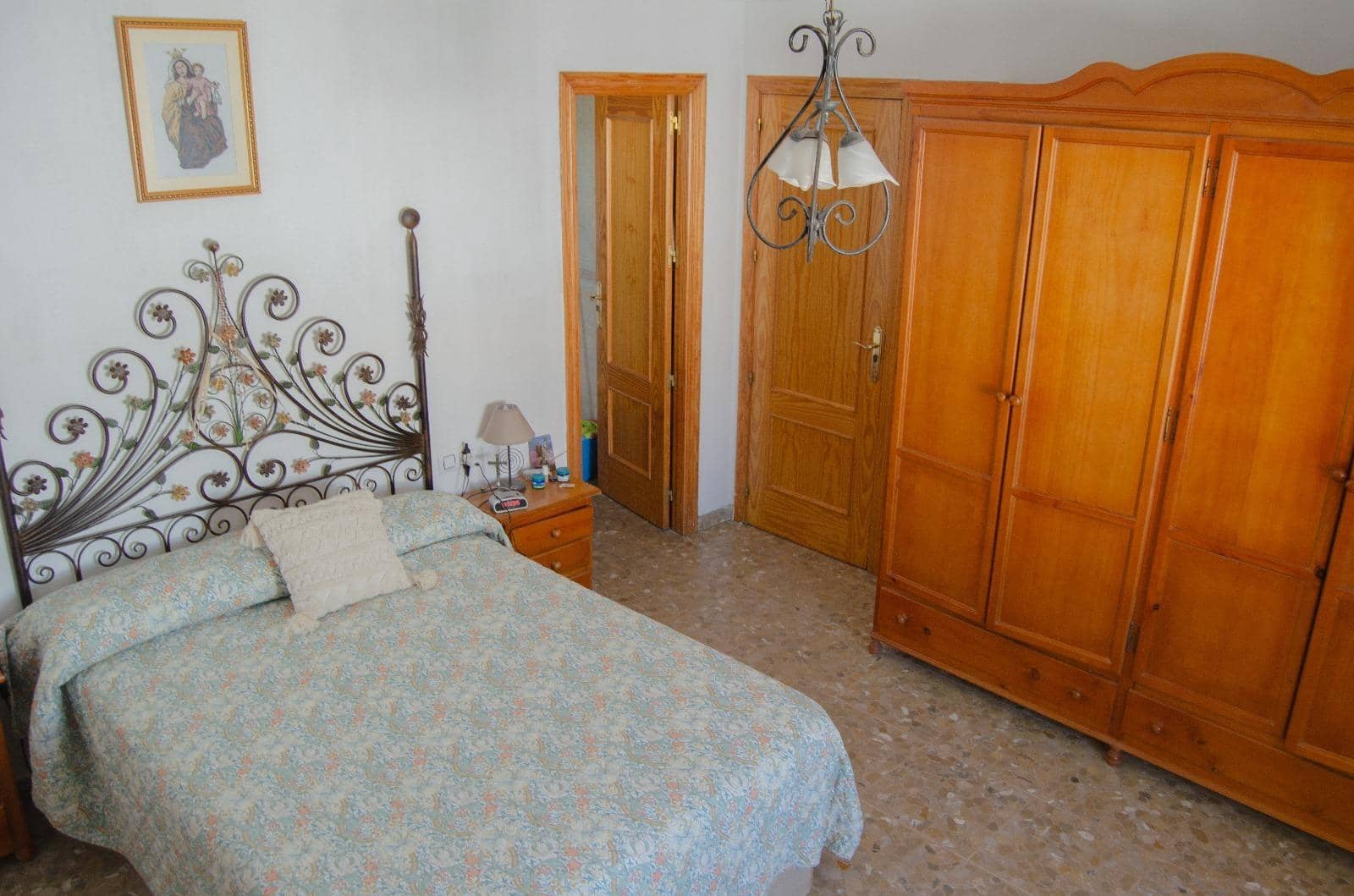 4 bedroom Villa for sale in La Linea de la Concepcion with pool - € 290,000 (Ref: 9186897)