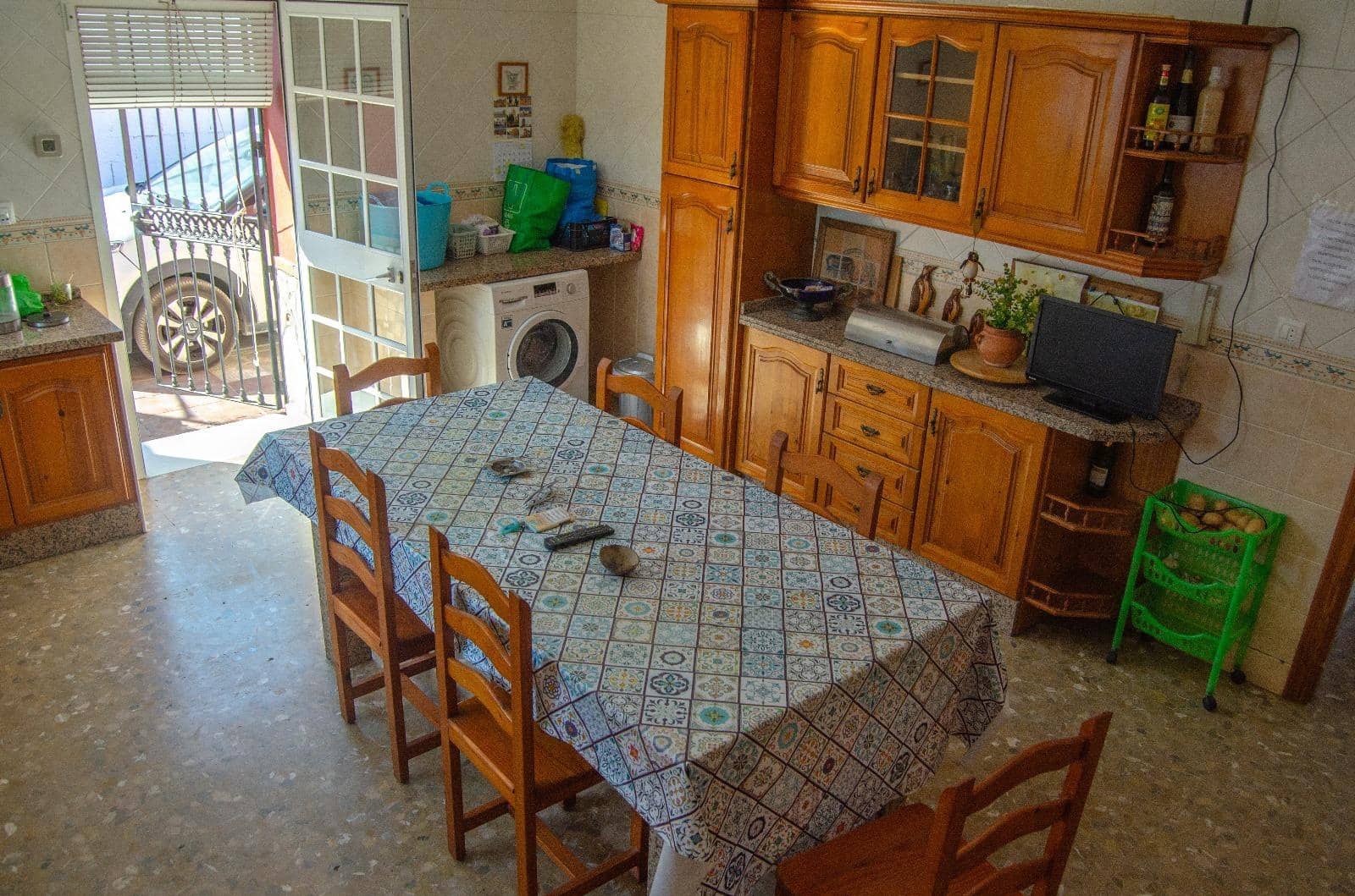 4 bedroom Villa for sale in La Linea de la Concepcion with pool - € 290,000 (Ref: 9186897)