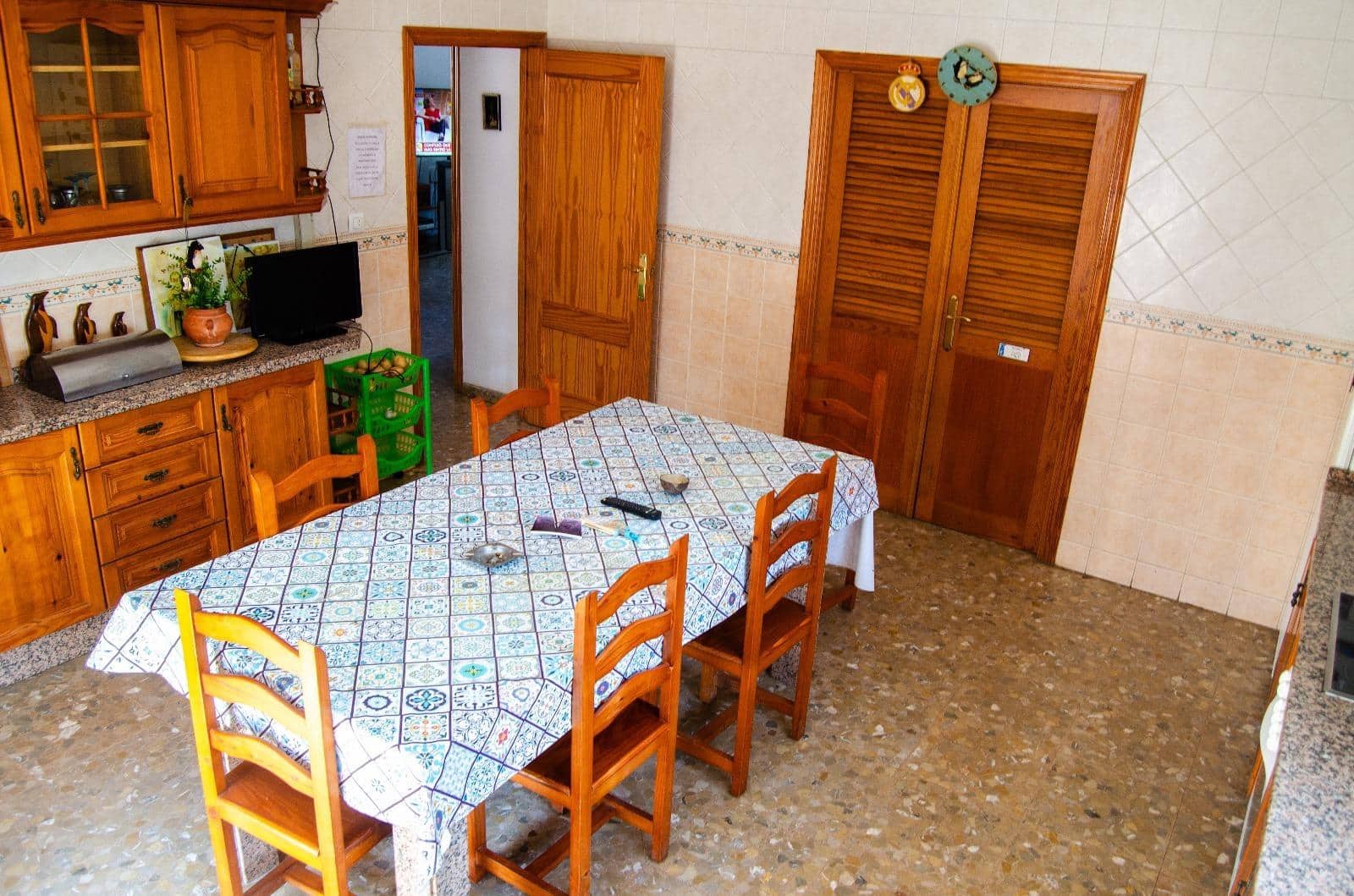 4 bedroom Villa for sale in La Linea de la Concepcion with pool - € 290,000 (Ref: 9186897)