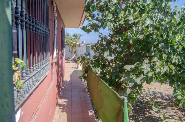 4 bedroom Villa for sale in El Zabal - Santa Margarita, La Línea de la Concepción with pool - € 290,000 (Ref: 9186897)