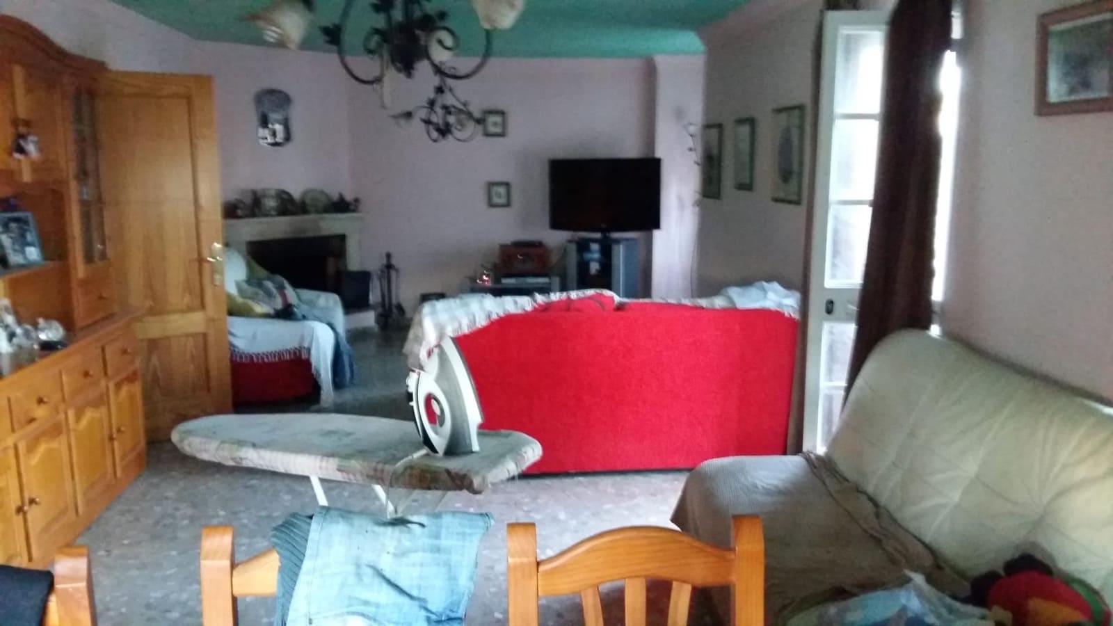 4 bedroom Villa for sale in La Linea de la Concepcion with pool - € 290,000 (Ref: 9186897)