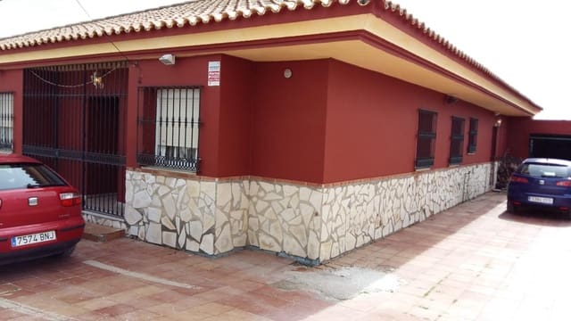 4 bedroom Villa for sale in El Zabal - Santa Margarita, La Línea de la Concepción with pool - € 290,000 (Ref: 9186897)