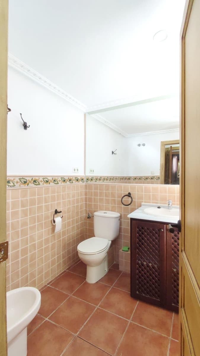 2 sypialnia Apartament na sprzedaż w La Linea de la Concepcion z basenem - 215 000 € (Ref: 9209172)