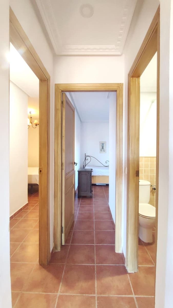 2 sypialnia Apartament na sprzedaż w La Linea de la Concepcion z basenem - 215 000 € (Ref: 9209172)