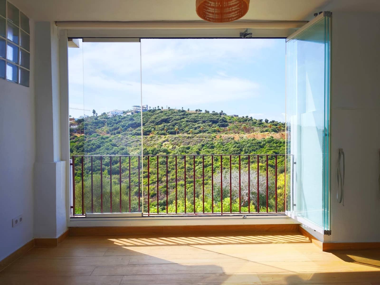 2 sovrum Lägenhet till salu i La Alcaidesa med pool - 325 000 € (Ref: 9262624)