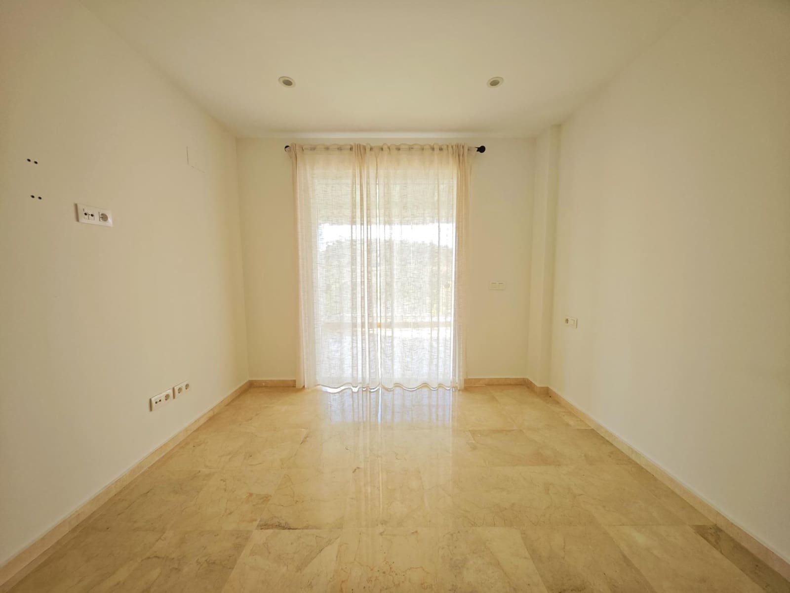 2 sovrum Lägenhet till salu i La Alcaidesa med pool - 325 000 € (Ref: 9262624)