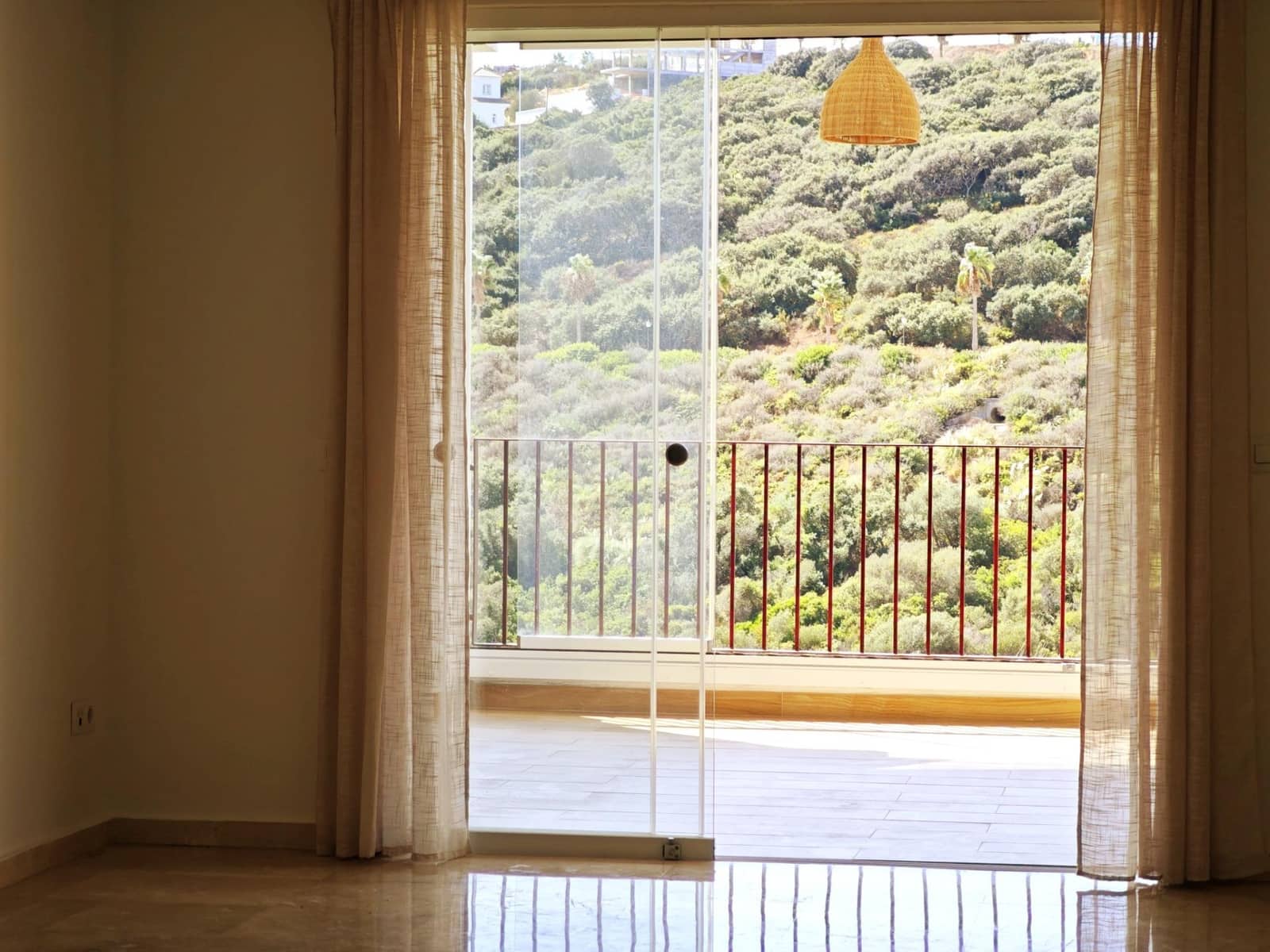 2 sovrum Lägenhet till salu i La Alcaidesa med pool - 325 000 € (Ref: 9262624)