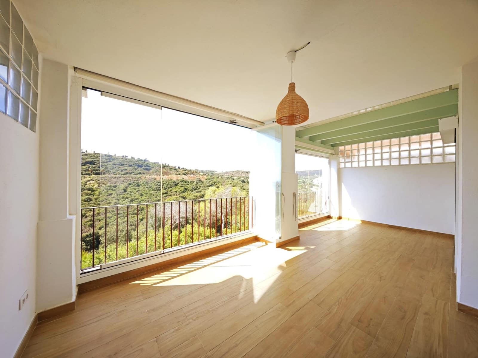 2 sovrum Lägenhet till salu i La Alcaidesa med pool - 325 000 € (Ref: 9262624)