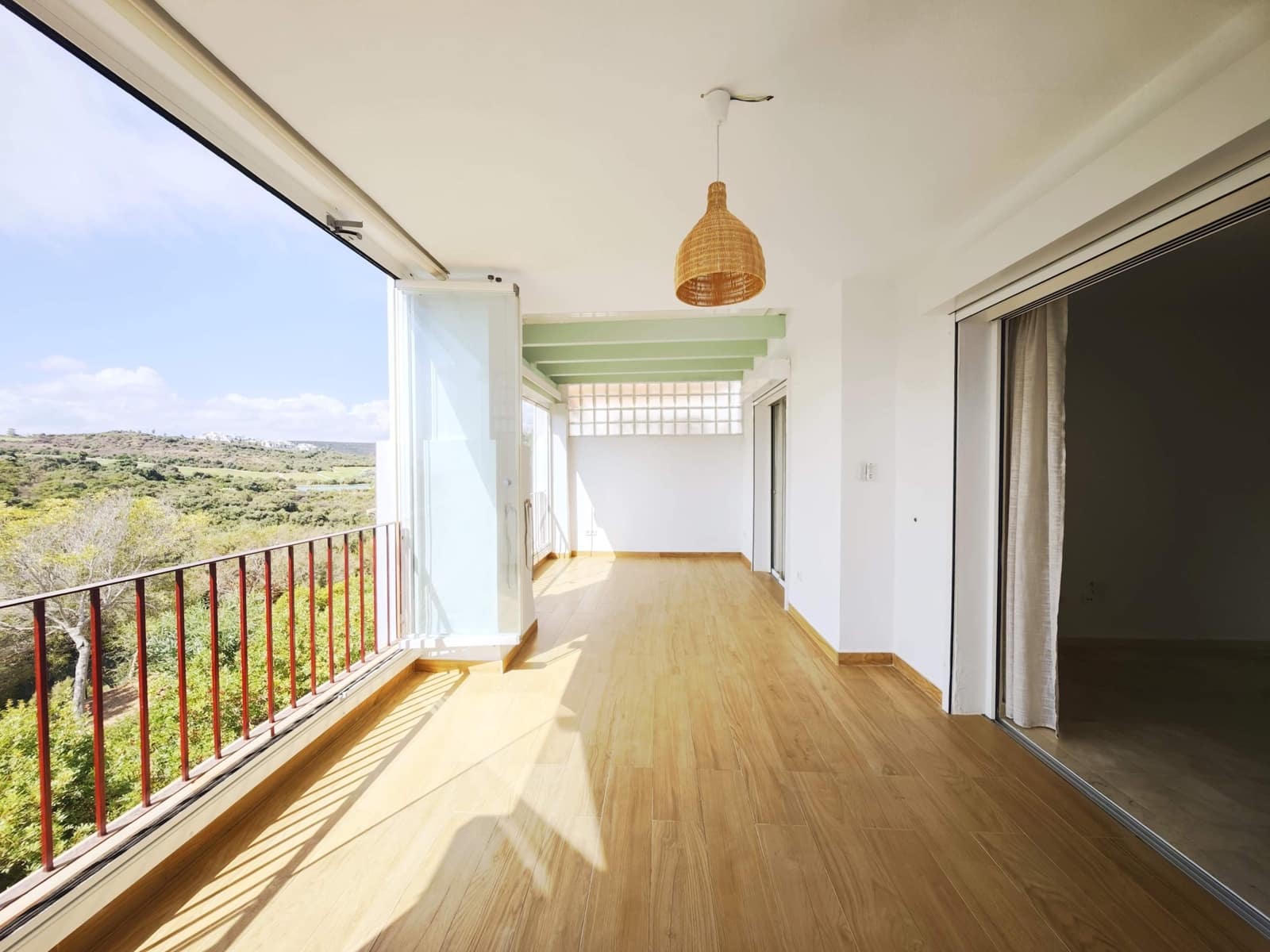 Apartamento de 2 habitaciones en La Alcaidesa en venta con piscina garaje - 325.000 € (Ref: 9262624)