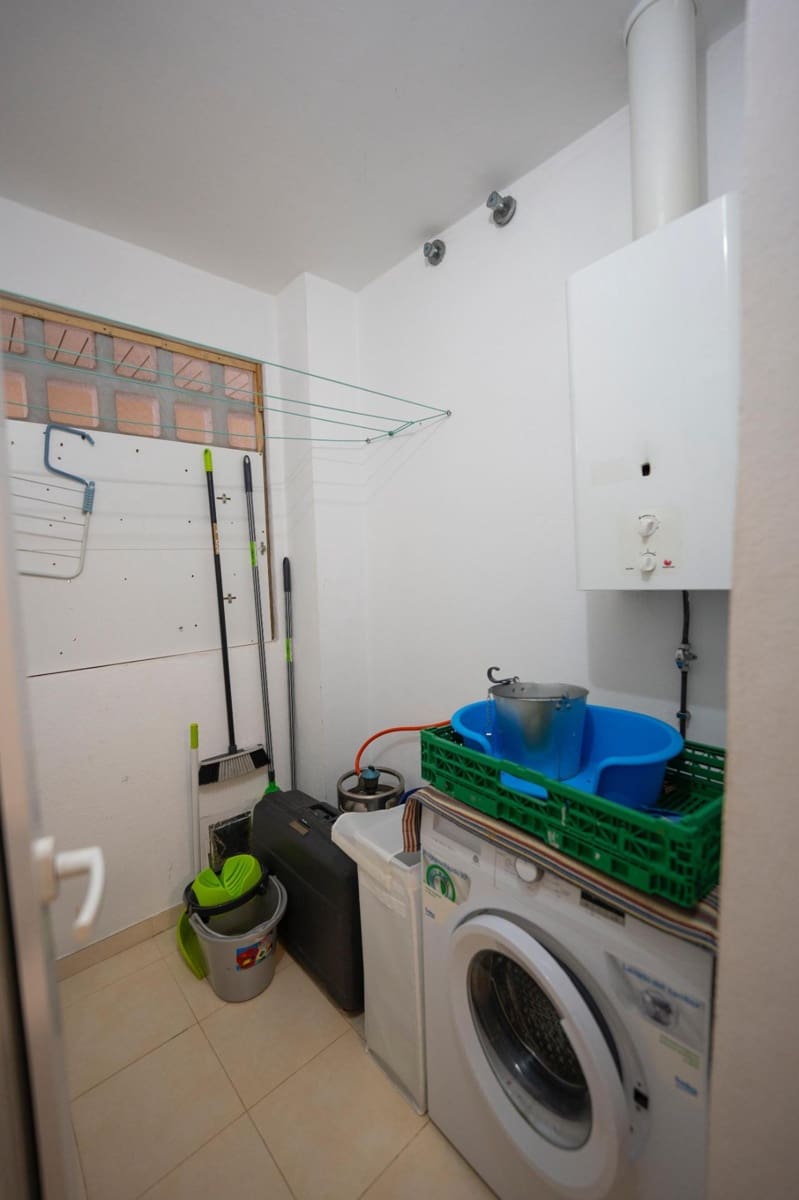 2 sypialnia Mieszkanie na sprzedaż w La Linea de la Concepcion z basenem - 190 000 € (Ref: 9287737)