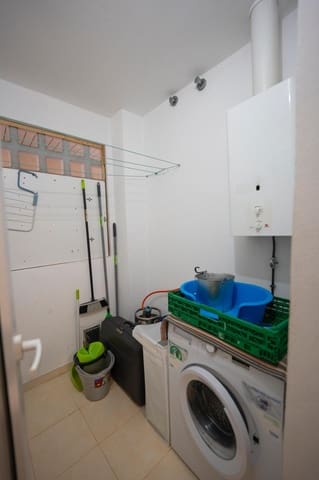 2 bedroom Flat for sale in La Línea de la Concepción with pool - € 190,000 (Ref: 9287737)