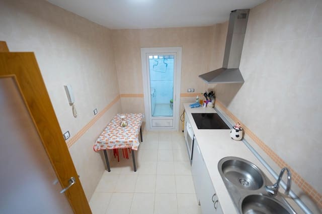 2 bedroom Flat for sale in La Línea de la Concepción with pool - € 190,000 (Ref: 9287737)