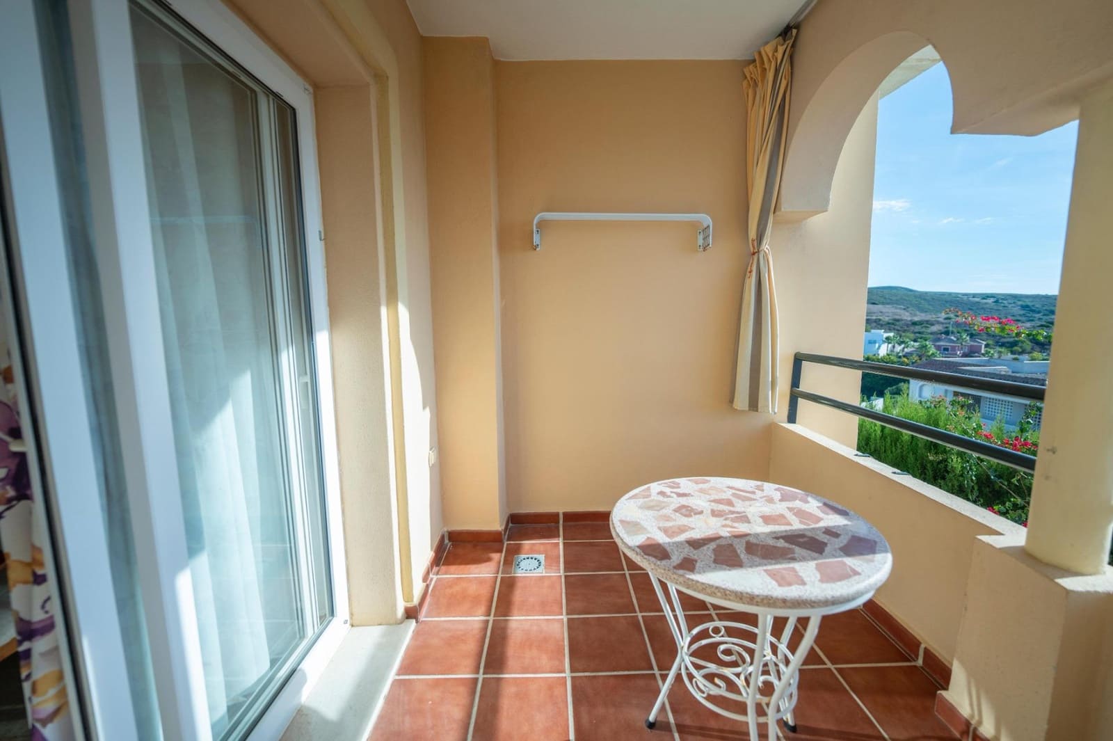 2 sypialnia Mieszkanie na sprzedaż w La Linea de la Concepcion z basenem - 190 000 € (Ref: 9287737)