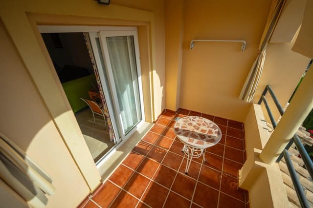 2 bedroom Flat for sale in La Línea de la Concepción with pool - € 190,000 (Ref: 9287737)