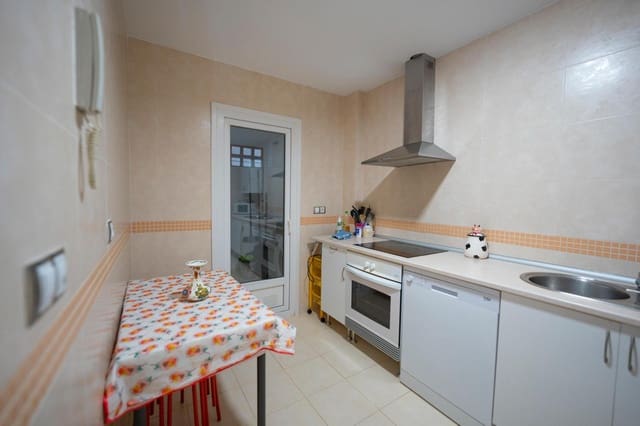 2 bedroom Flat for sale in La Línea de la Concepción with pool - € 190,000 (Ref: 9287737)