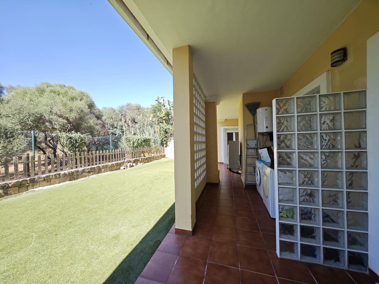 2 slaapkamer Appartement te koop in Pueblo Nuevo de Guadiaro met zwembad - € 355.000 (Ref: 9297931)