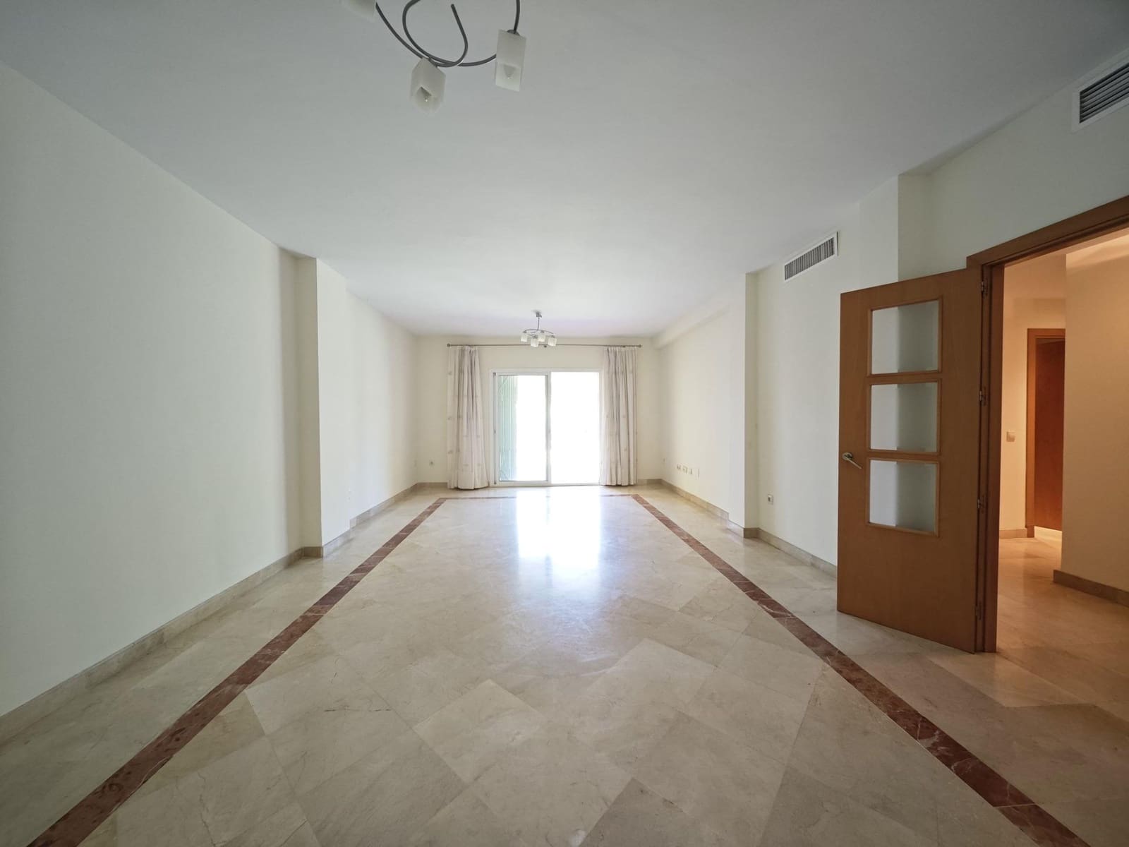2 slaapkamer Appartement te koop in Pueblo Nuevo de Guadiaro met zwembad - € 355.000 (Ref: 9297931)