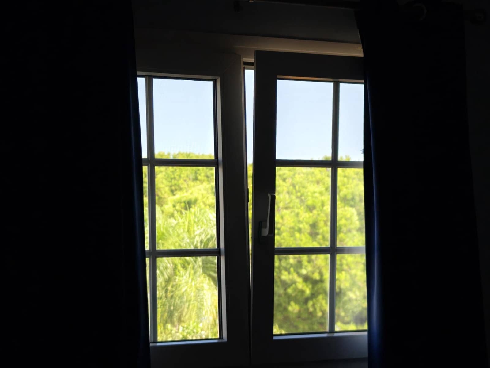 4 makuuhuone Huvila myytävänä paikassa La Linea de la Concepcion mukana 
autotalli - 750 000 € (Ref: 9312903)