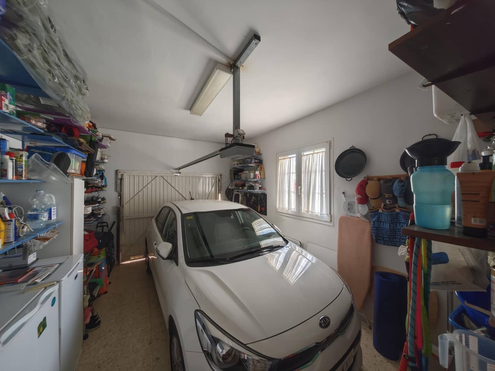 4 makuuhuone Huvila myytävänä paikassa La Linea de la Concepcion mukana 
autotalli - 750 000 € (Ref: 9312903)