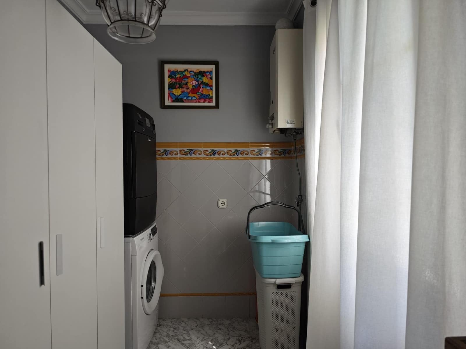 4 makuuhuone Huvila myytävänä paikassa La Linea de la Concepcion mukana 
autotalli - 750 000 € (Ref: 9312903)