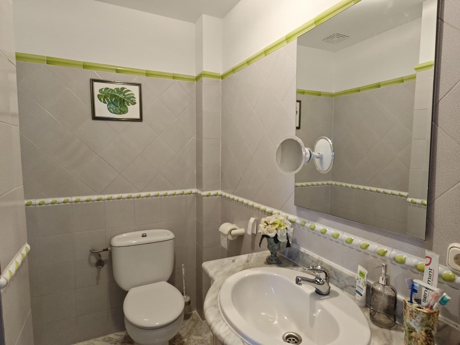 4 makuuhuone Huvila myytävänä paikassa La Linea de la Concepcion mukana 
autotalli - 750 000 € (Ref: 9312903)