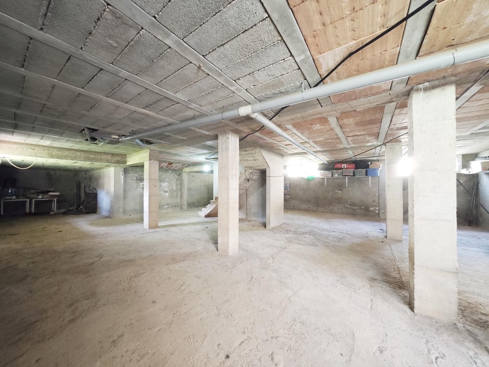 4 makuuhuone Huvila myytävänä paikassa La Linea de la Concepcion mukana 
autotalli - 750 000 € (Ref: 9312903)