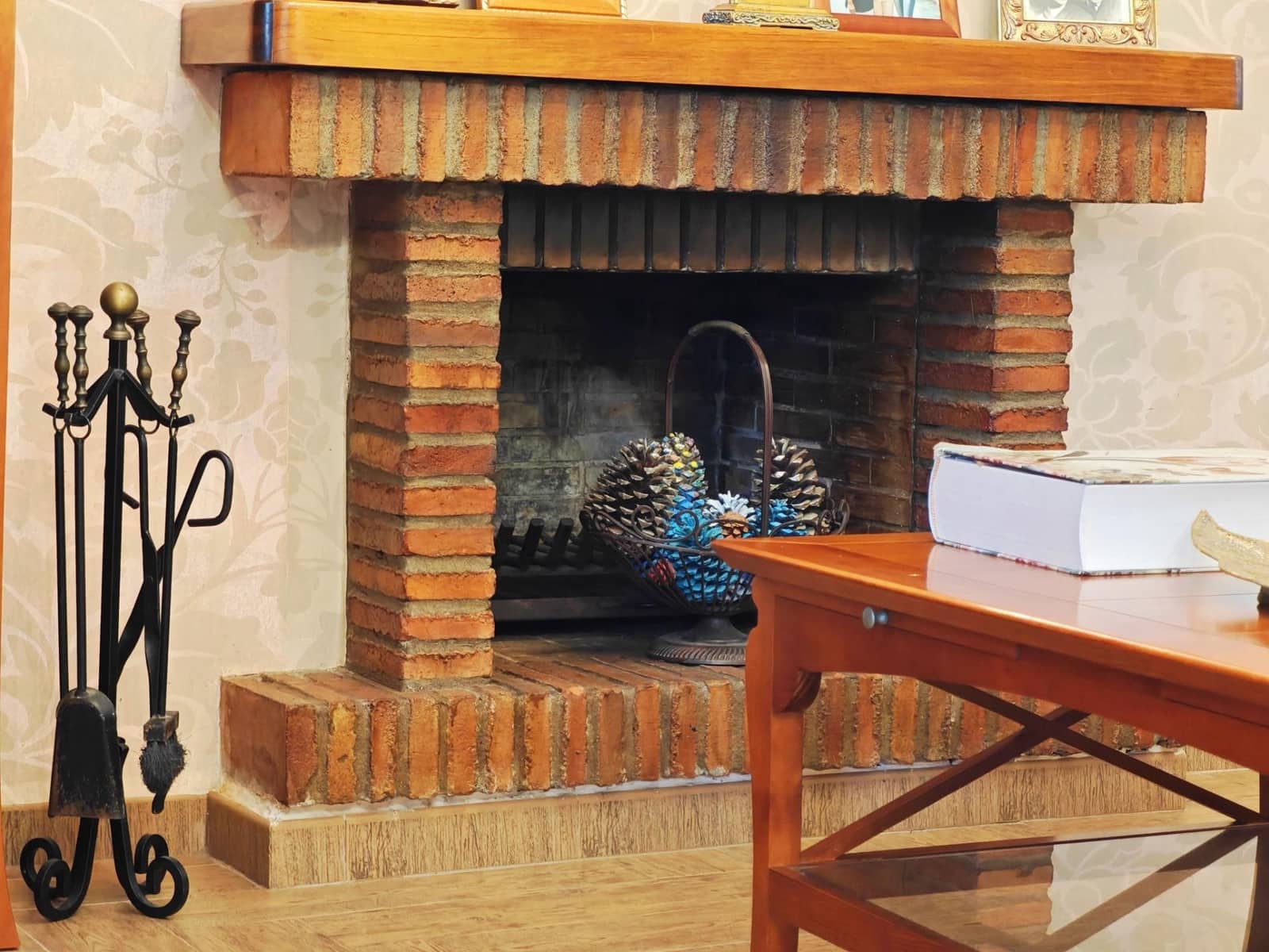 4 makuuhuone Huvila myytävänä paikassa La Linea de la Concepcion mukana 
autotalli - 750 000 € (Ref: 9312903)